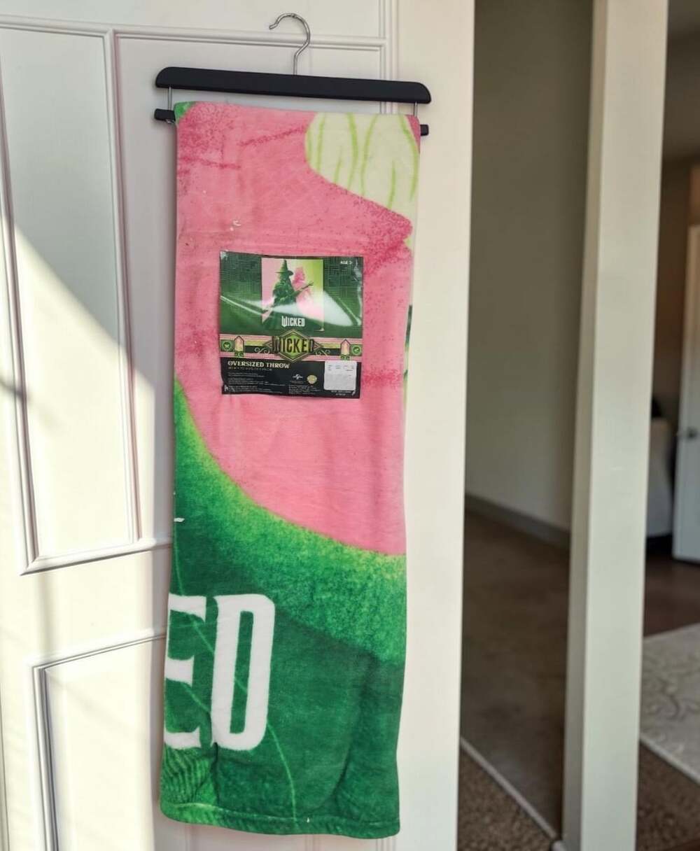 Wicked Oversized Throw Size 60 In X 70 In Elphaba Glinda Blanket